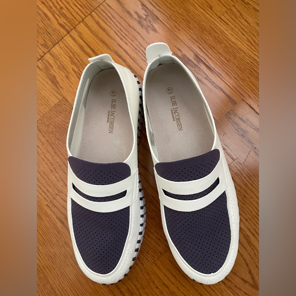 Ilse Jacobsen slip on shoe in white and navy